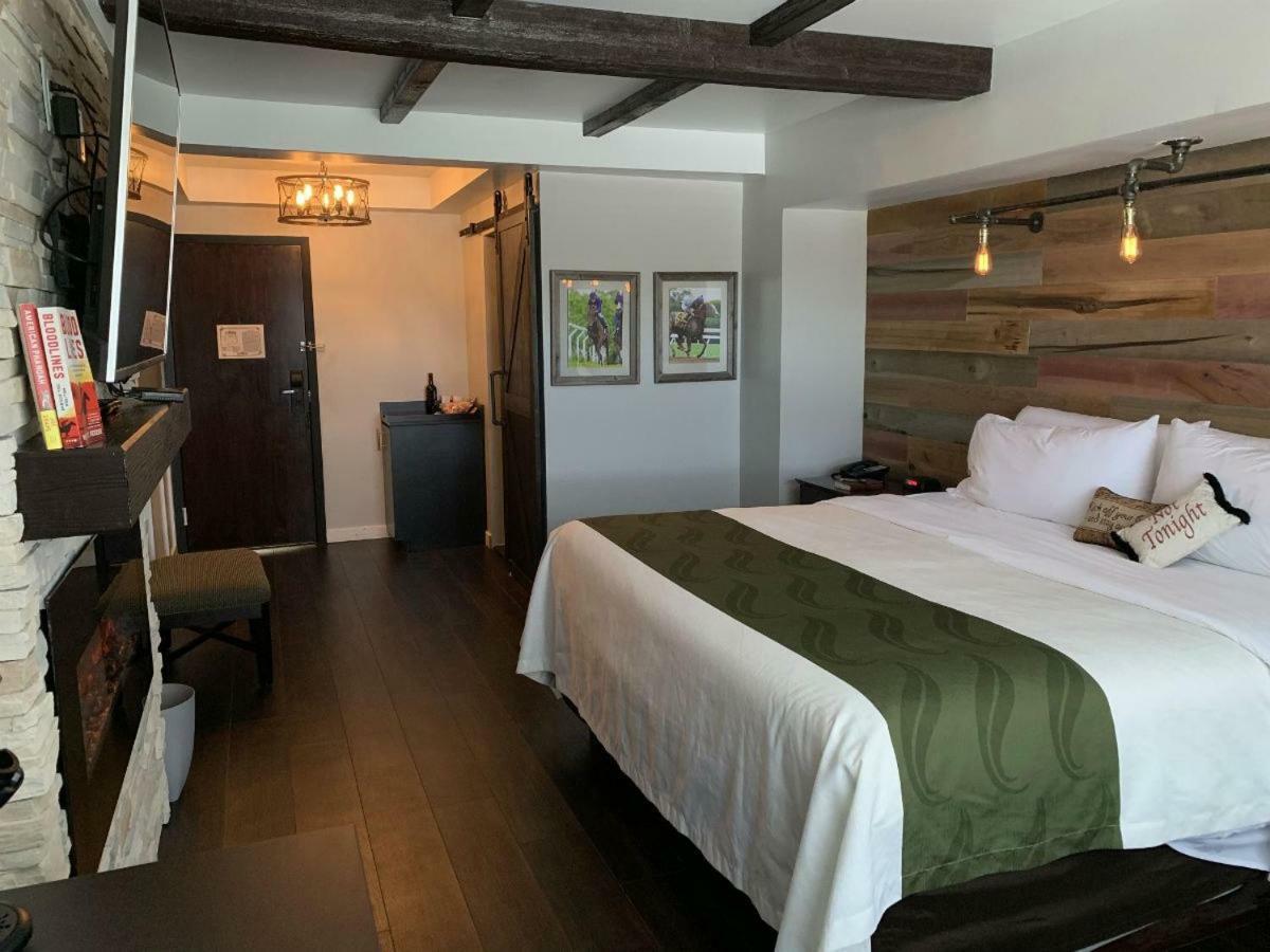 Cedar Stables Inn & Suites Сандаски Экстерьер фото